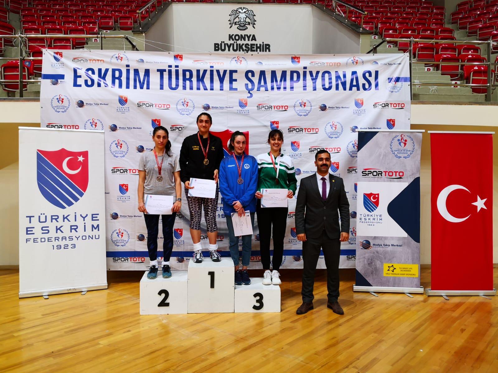 Eskrimde üç sporcumuz madalya kazandı